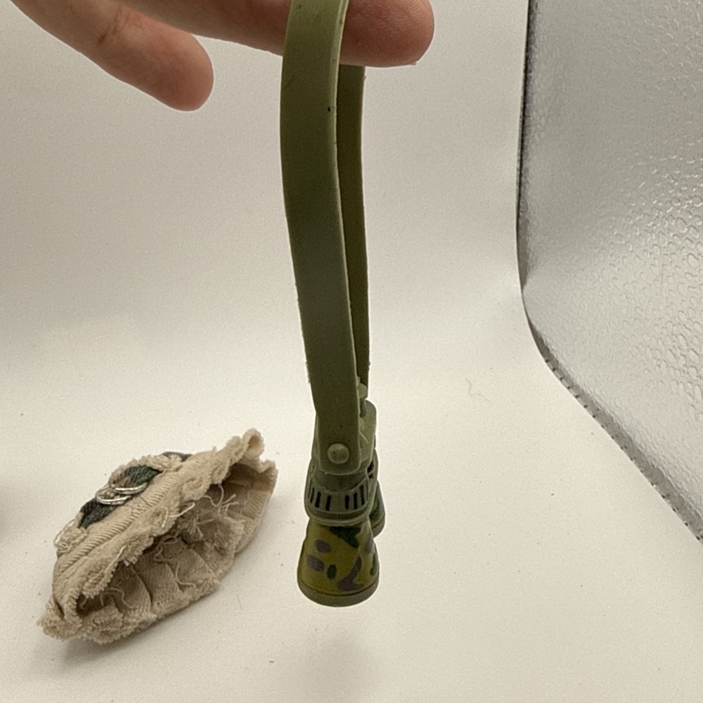 Bratz Wild Life Safari Cloe 2004 Replacement Shoes Purse Skirt & Binoculars - Picture 13 of 15